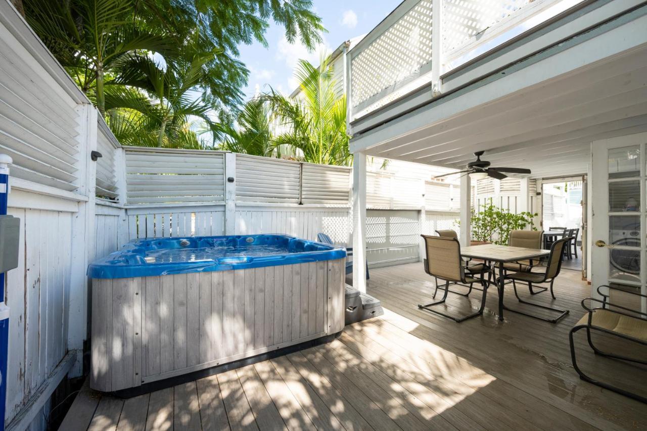 Villa Crawl To Duval W/ Hot Tub à Key West Extérieur photo
